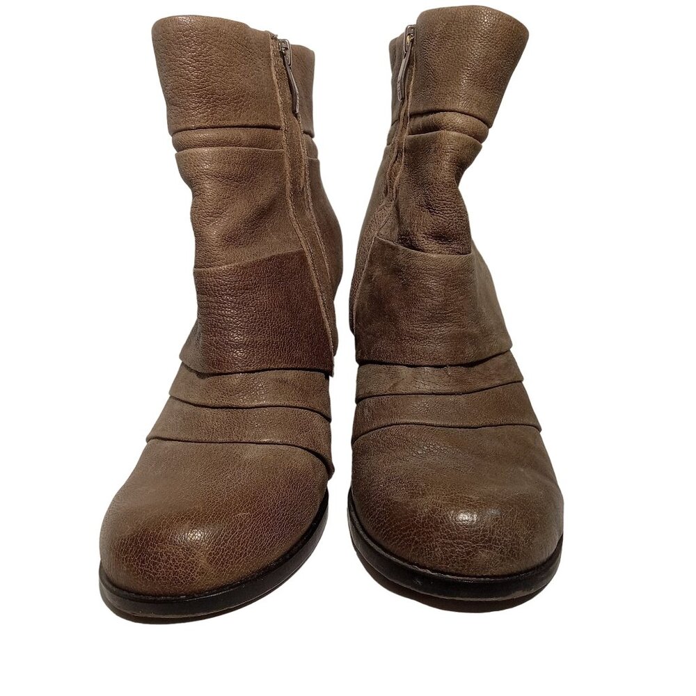 Vince Camuto Belta Ankle Boots Taupe Brown Sz 8.5 Stacked Heel Zipper Pleated - Picture 8 of 16